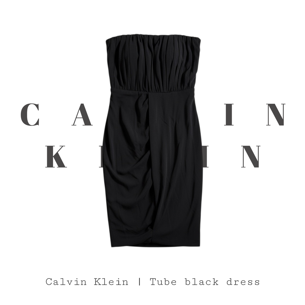 Calvin Klein 黑色平口短裙 | 二手