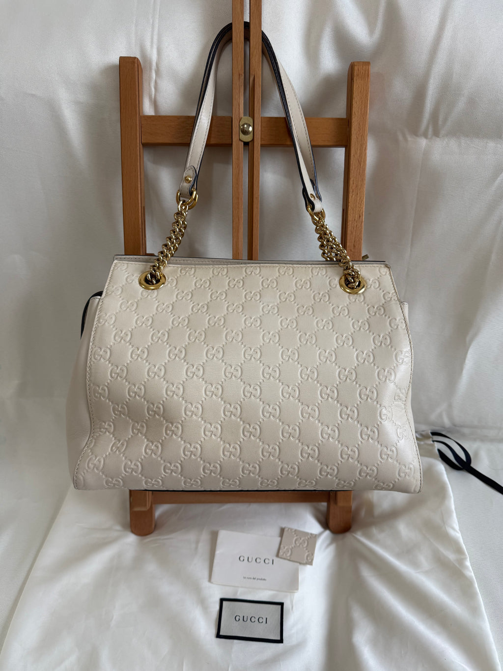 Gucci Soft Signature GG Leather Shoulder Bag – White | Authenticated Pre-Owned