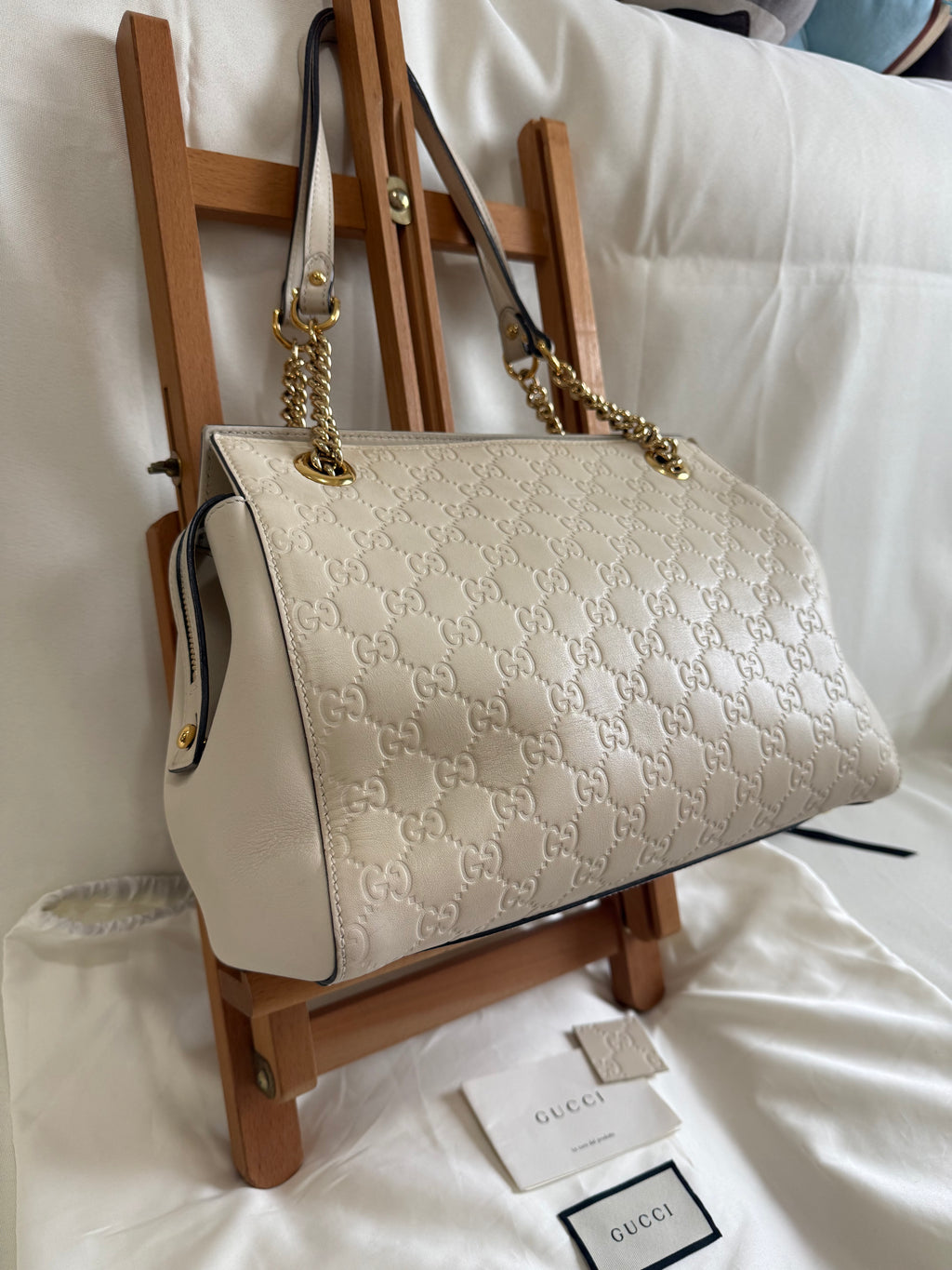 Gucci Soft Signature GG Leather Shoulder Bag – White | Authenticated Pre-Owned