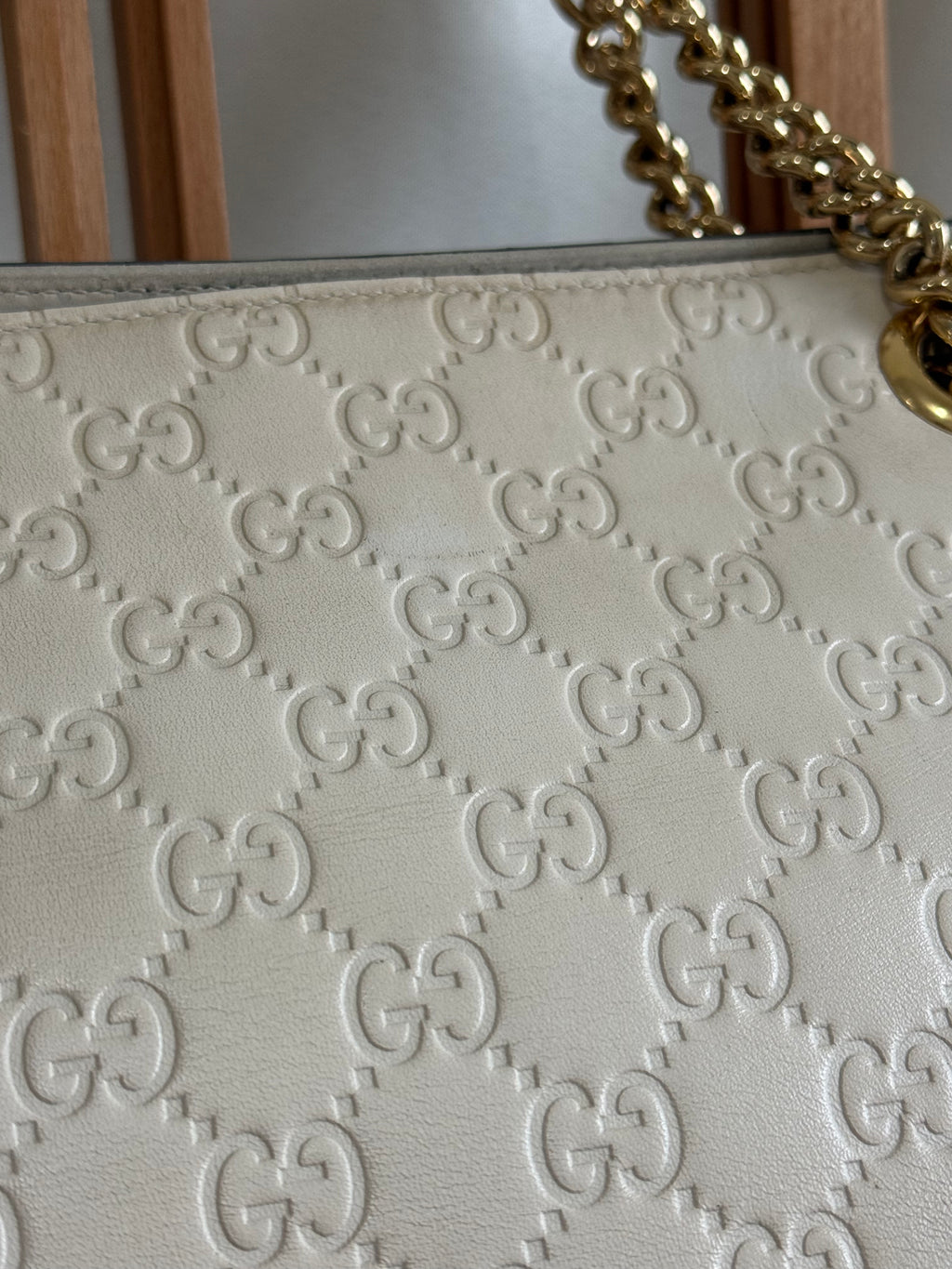 Gucci Soft Signature GG Leather Shoulder Bag – White | Authenticated Pre-Owned
