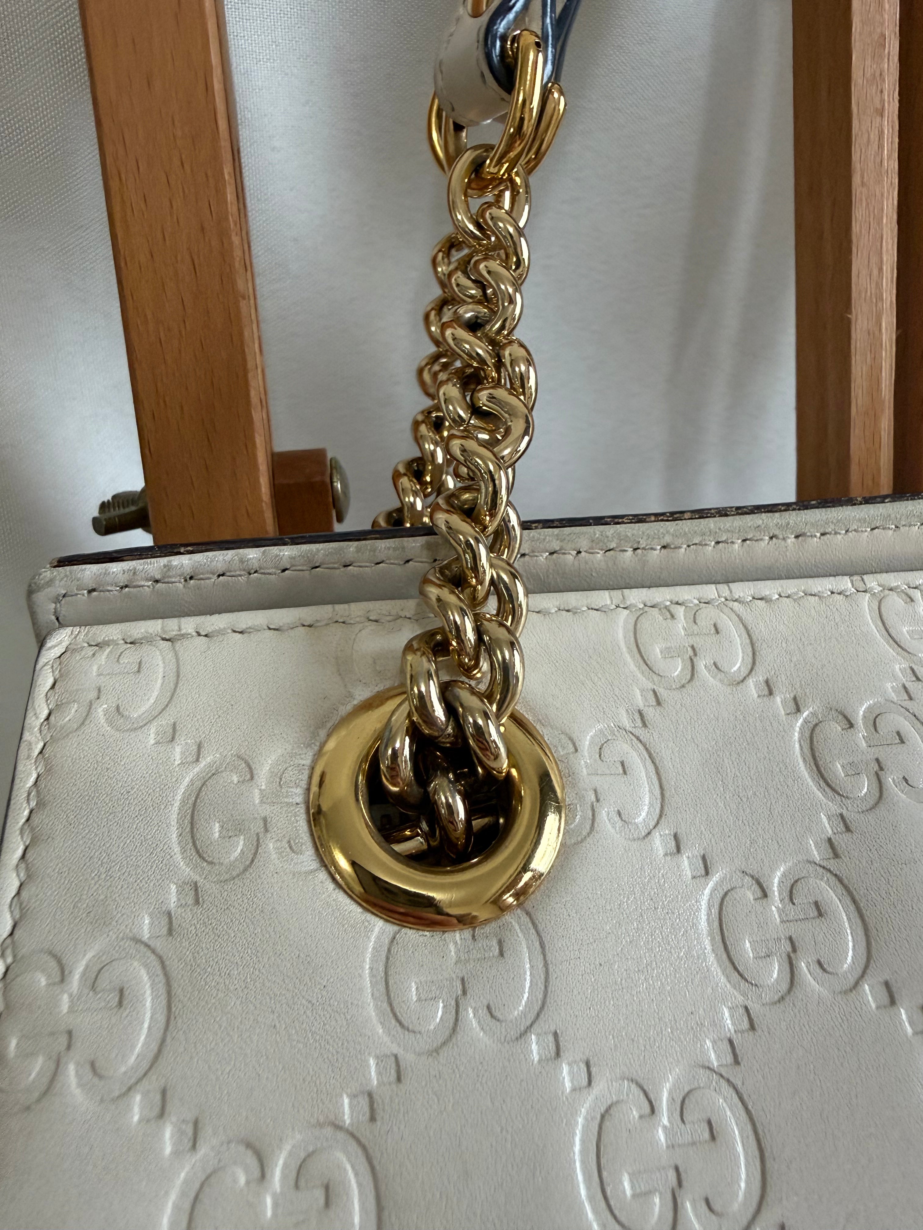 Gucci Soft Signature GG Leather Shoulder Bag – White | Authenticated Pre-Owned