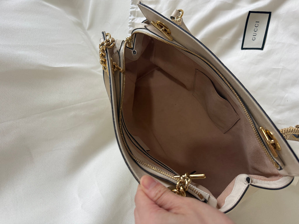 Gucci Soft Signature GG Leather Shoulder Bag – White | Authenticated Pre-Owned