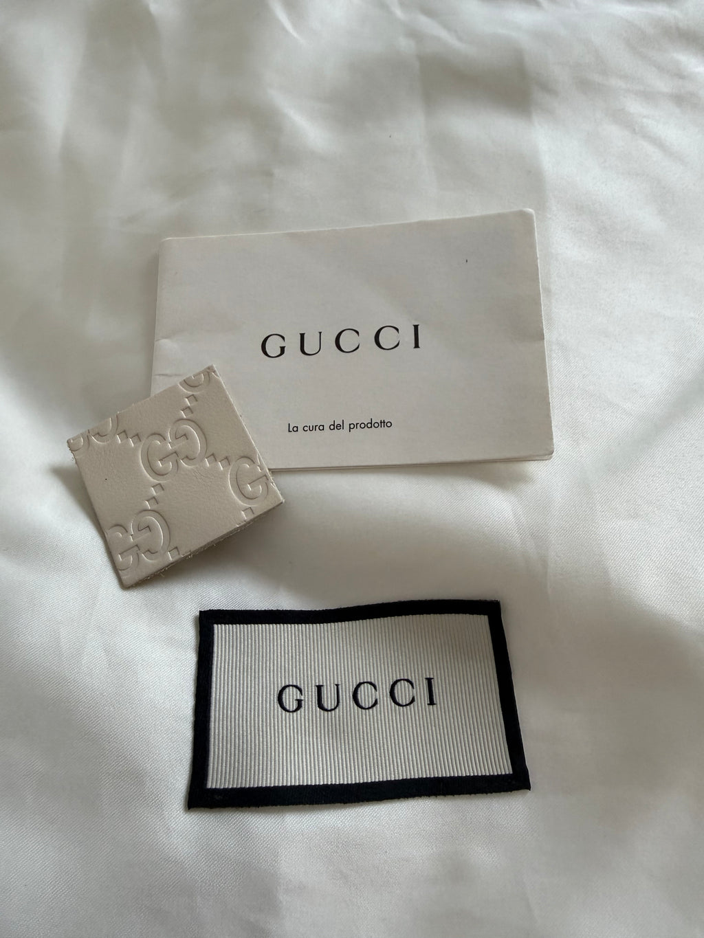Gucci Soft Signature GG Leather Shoulder Bag – White | Authenticated Pre-Owned