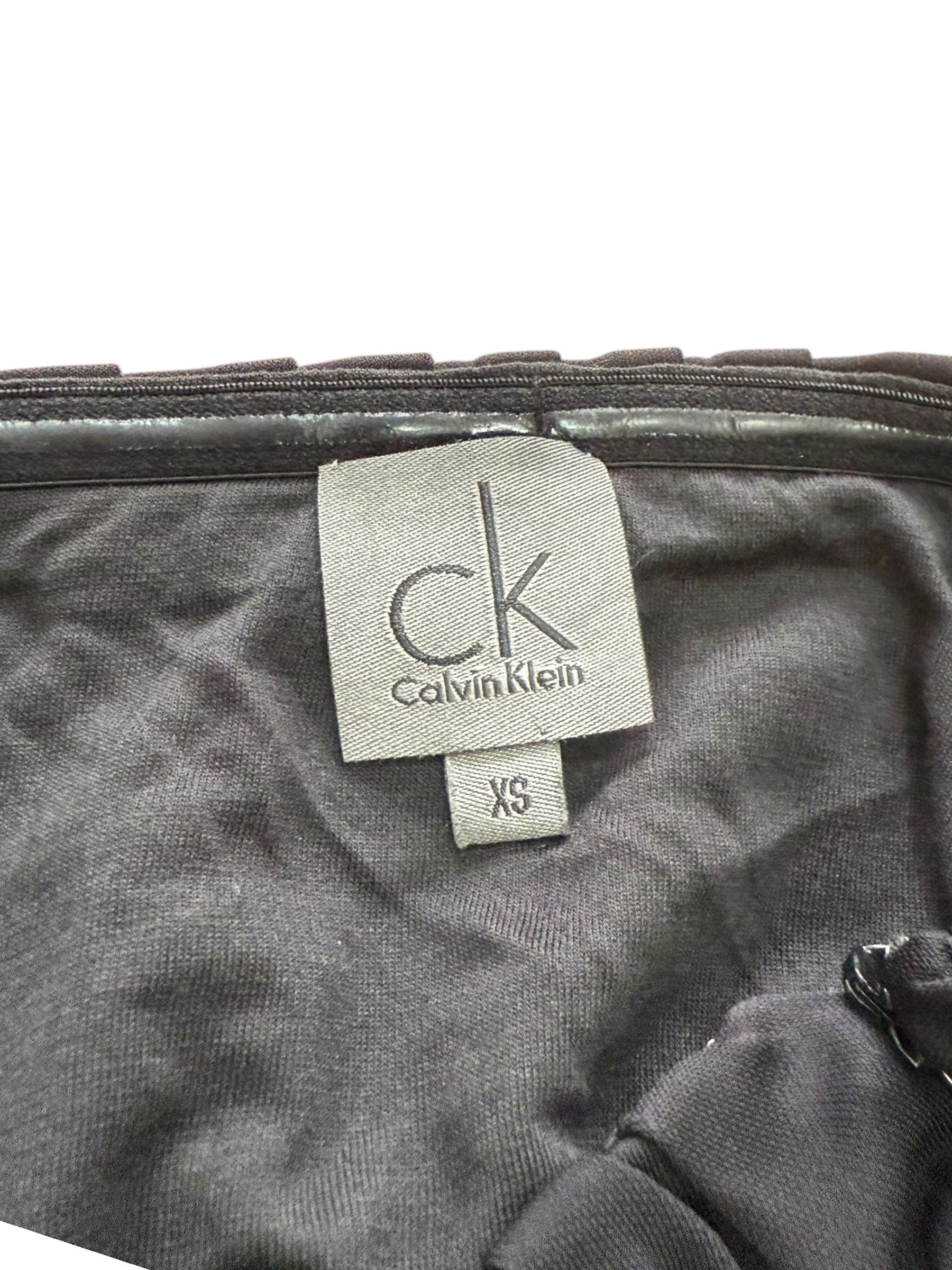 Calvin Klein 黑色平口短裙 | 二手